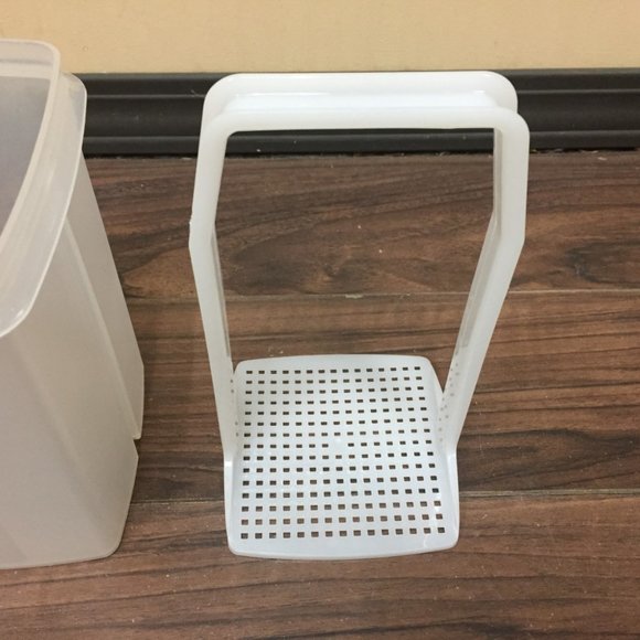 Vintage Tupperware 1560-8 Pickle Keeper with Lid 1562-1 and Lifter 1561-3 - Picture 8 of 14